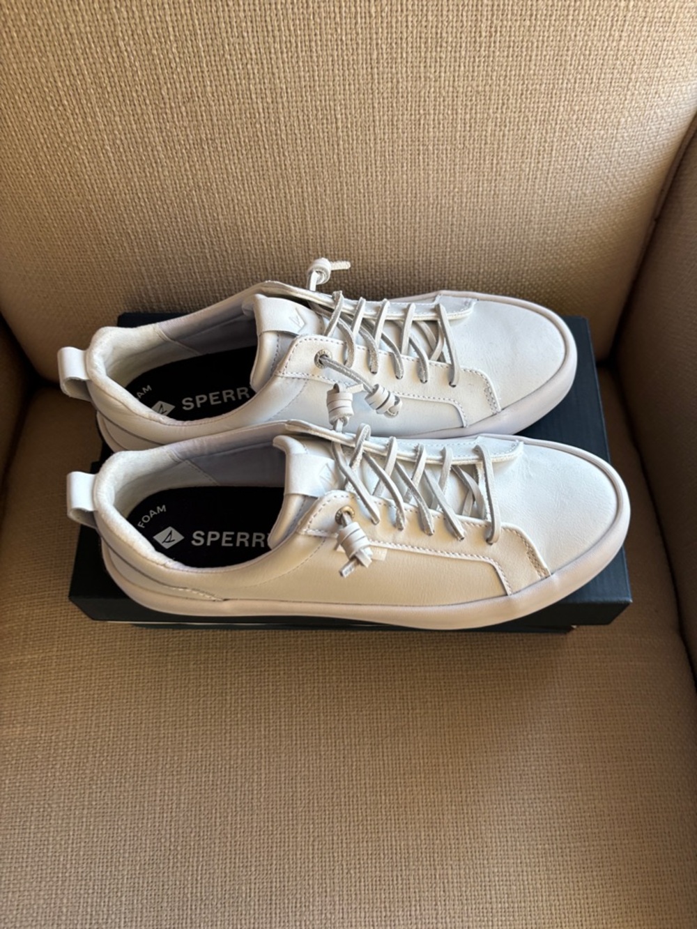 Brand new! Sperry Women’s White Low-Top Leather Sneakers - Picture 2 of 4
